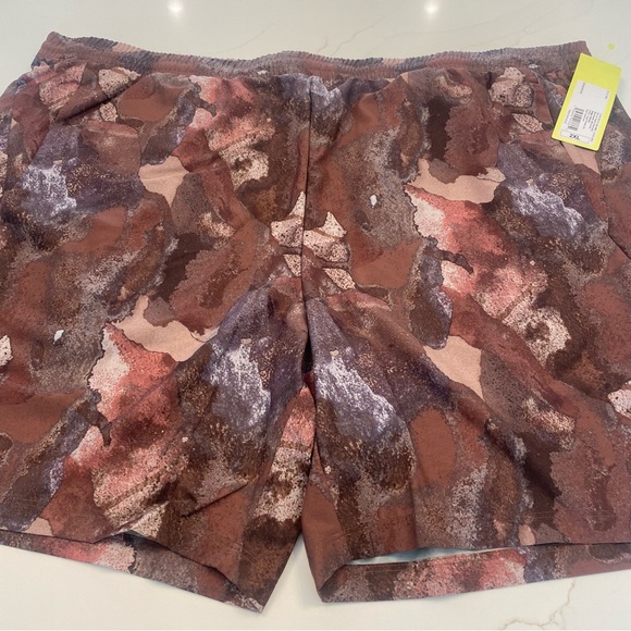 All in Motion Men’s Workout Shorts 6 inch inseam - Picture 2 of 6